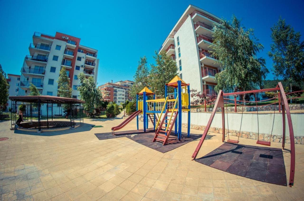 Beautiful Apartment Right By The Sea, Sveti Vlas Exterior foto
