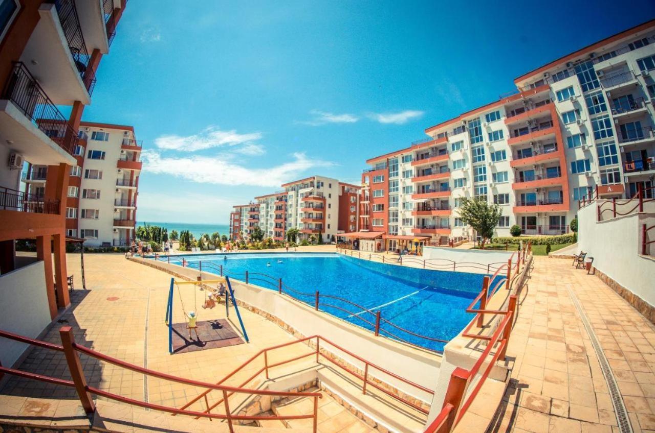 Beautiful Apartment Right By The Sea, Sveti Vlas Exterior foto
